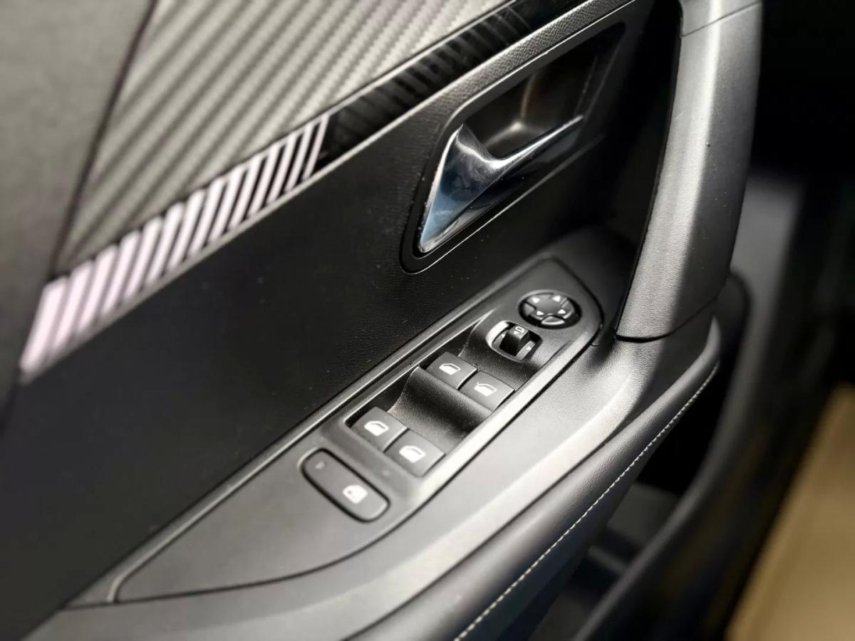 peugeot-2008-2024-gasolina-1199cc