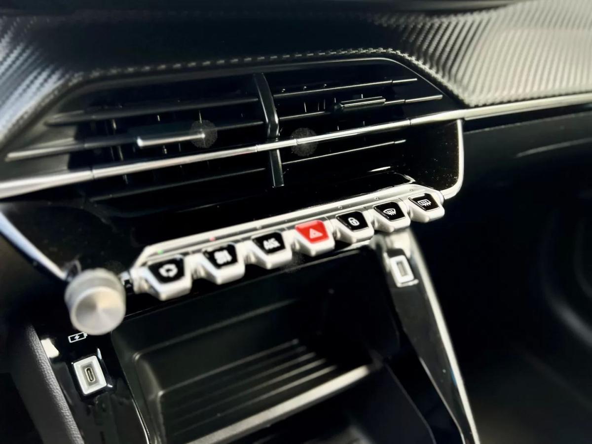 peugeot-208-2022-diesel-1499cc