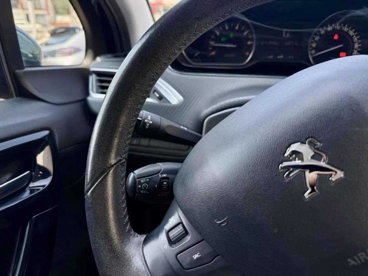 peugeot-208-2017-gasolina-1199cc