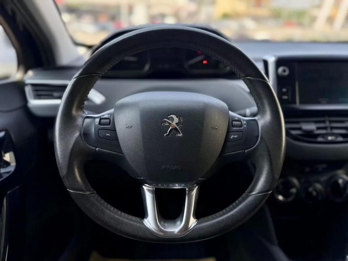 peugeot-208-2017-gasolina-1199cc