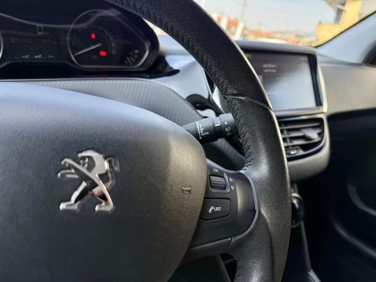 peugeot-208-2017-gasolina-1199cc