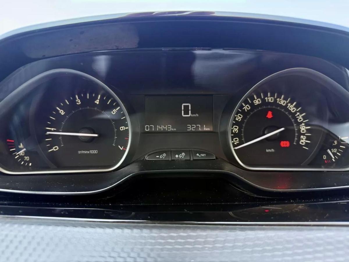 peugeot-208-2017-gasolina-1199cc