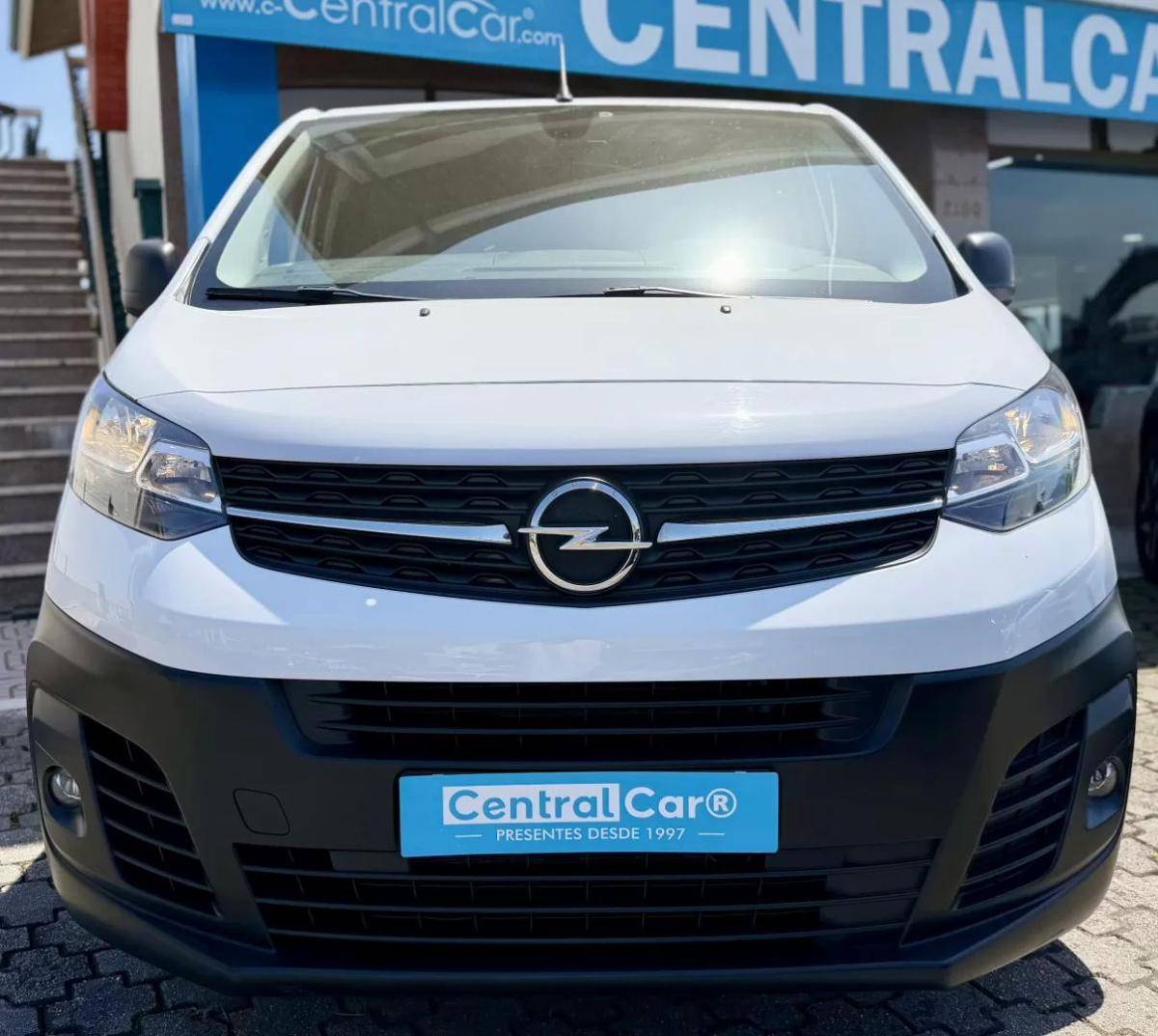 opel-vivaro-2023-diesel-1499cc