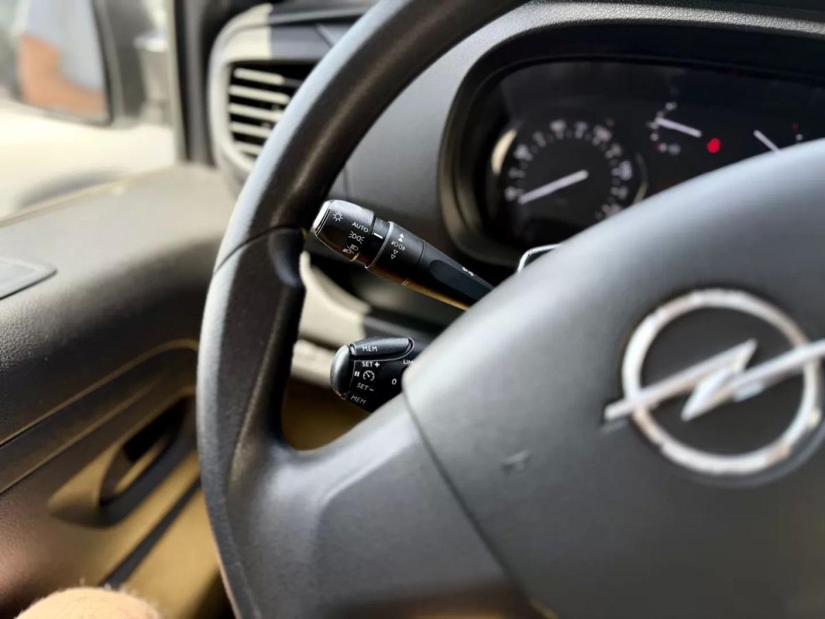 opel-vivaro-2023-diesel-1499cc