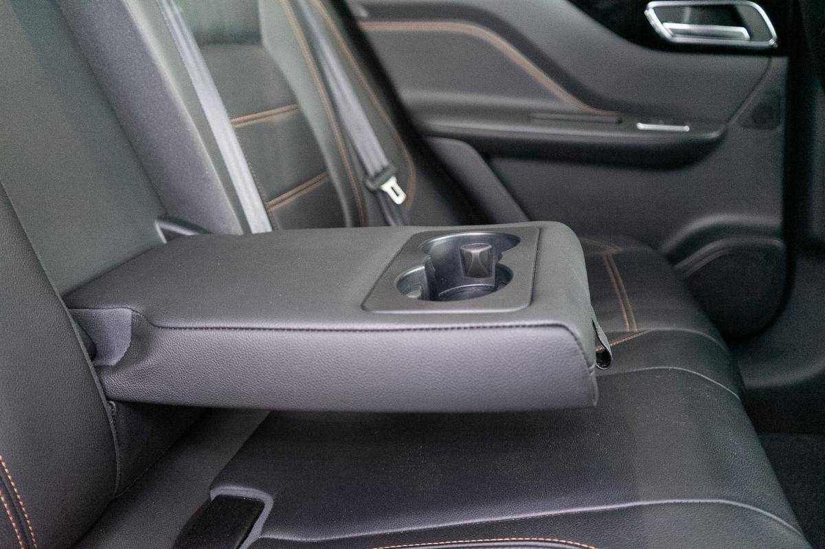 jaguar-f-pace-2018-diesel-1999cc