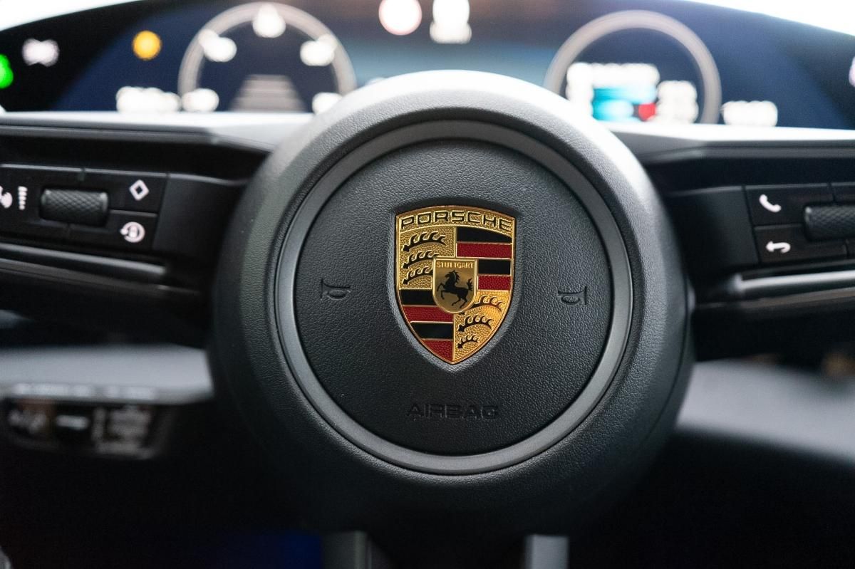 porsche-taycan-2020-eletrico-500cc