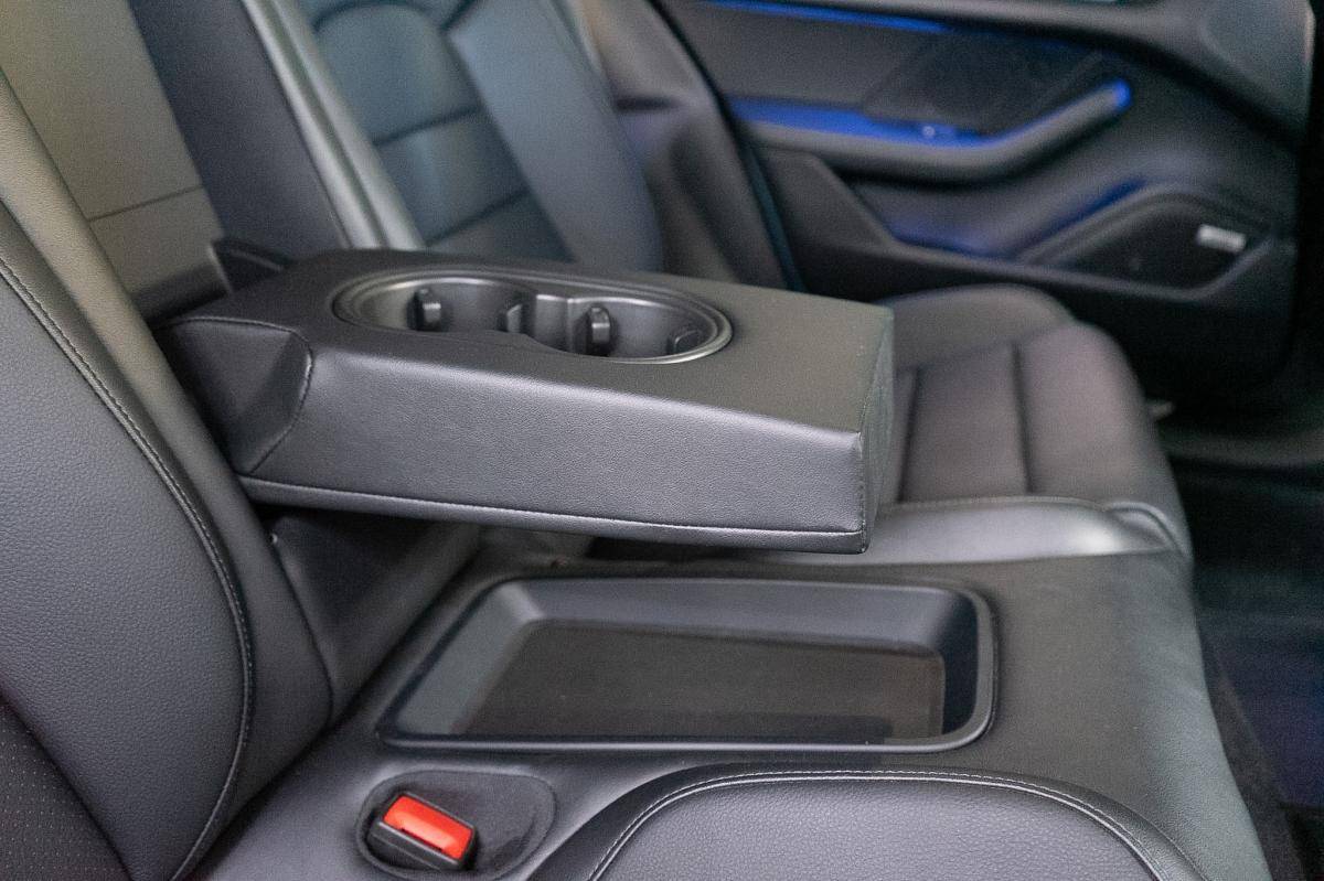 porsche-taycan-2020-eletrico-500cc