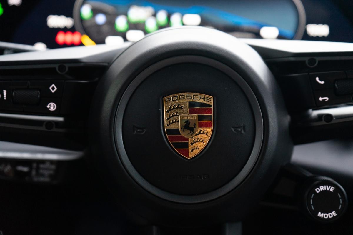 porsche-taycan-2022-eletrico-0cc
