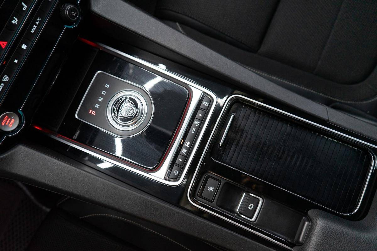 jaguar-f-pace-2017-diesel-1999cc