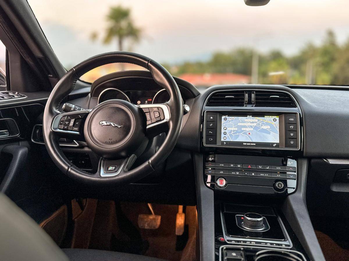 jaguar-f-pace-2018-diesel-1999cc