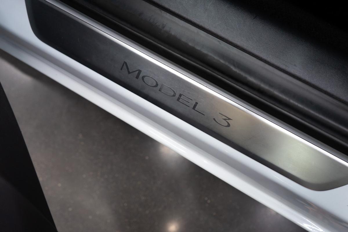 tesla-model-3-2019-eletrico-500cc