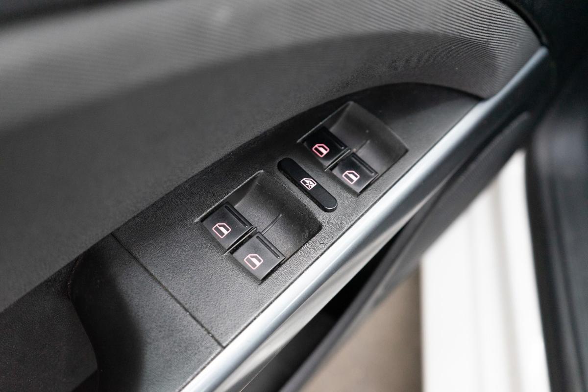 seat-leon-2011-diesel-1598cc