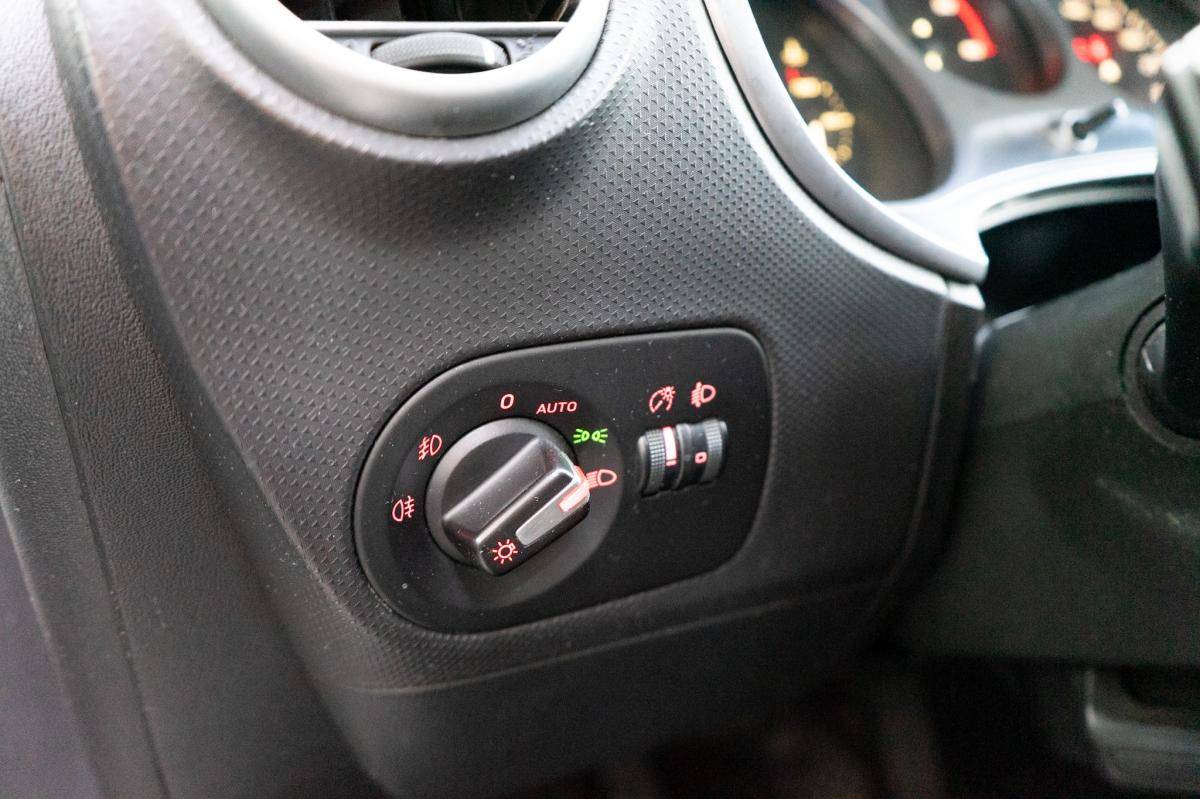 seat-leon-2011-diesel-1598cc