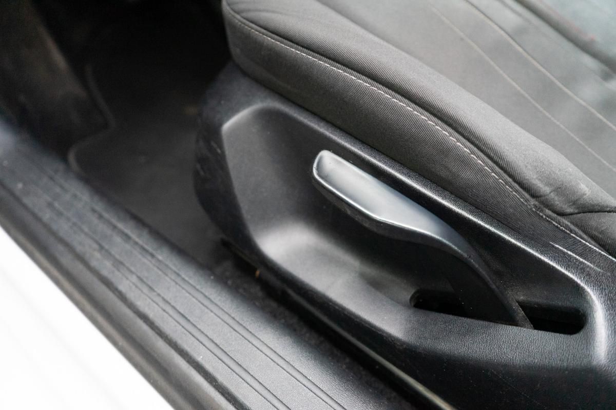 seat-leon-2011-diesel-1598cc
