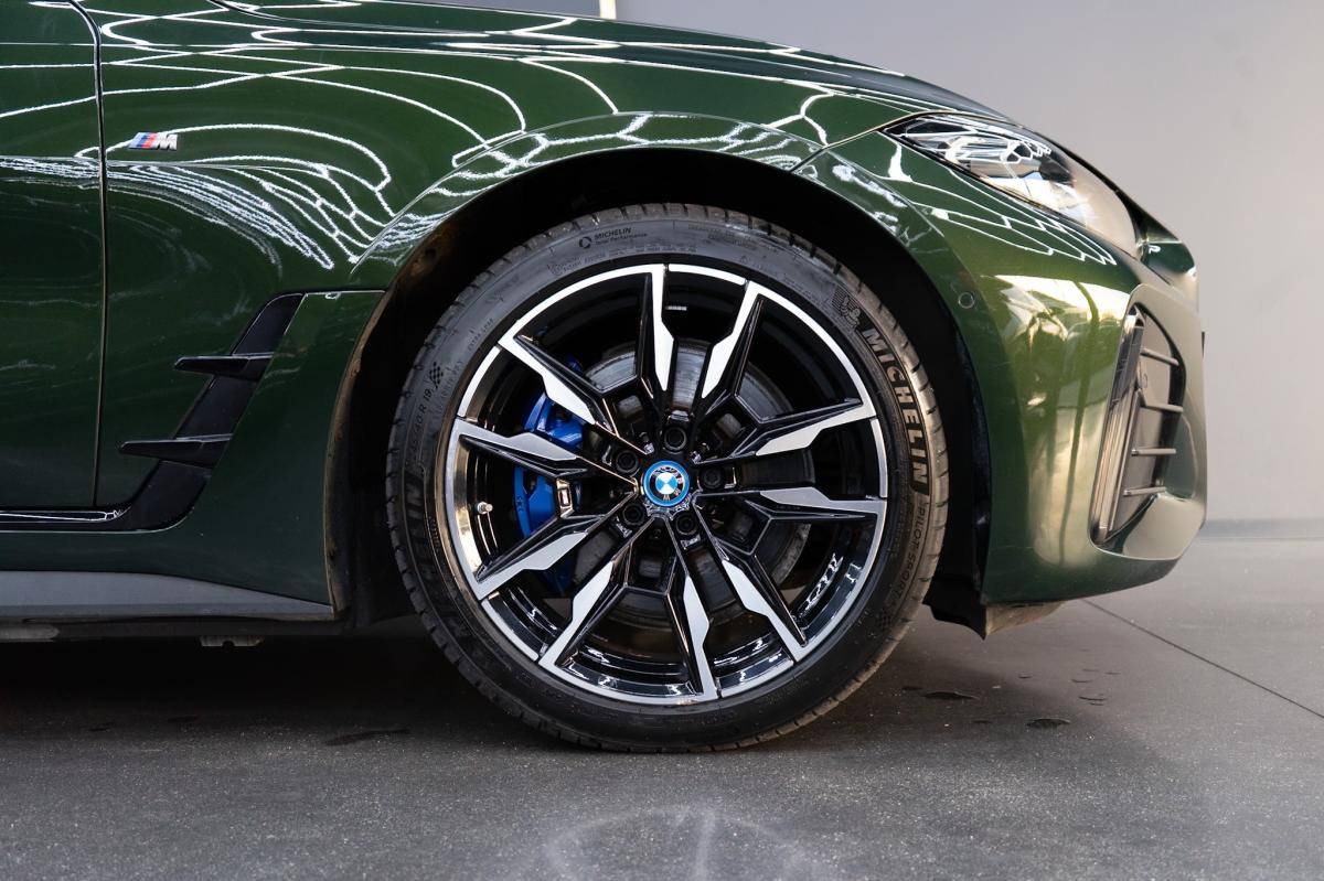 bmw-i4-2022-eletrico-500cc
