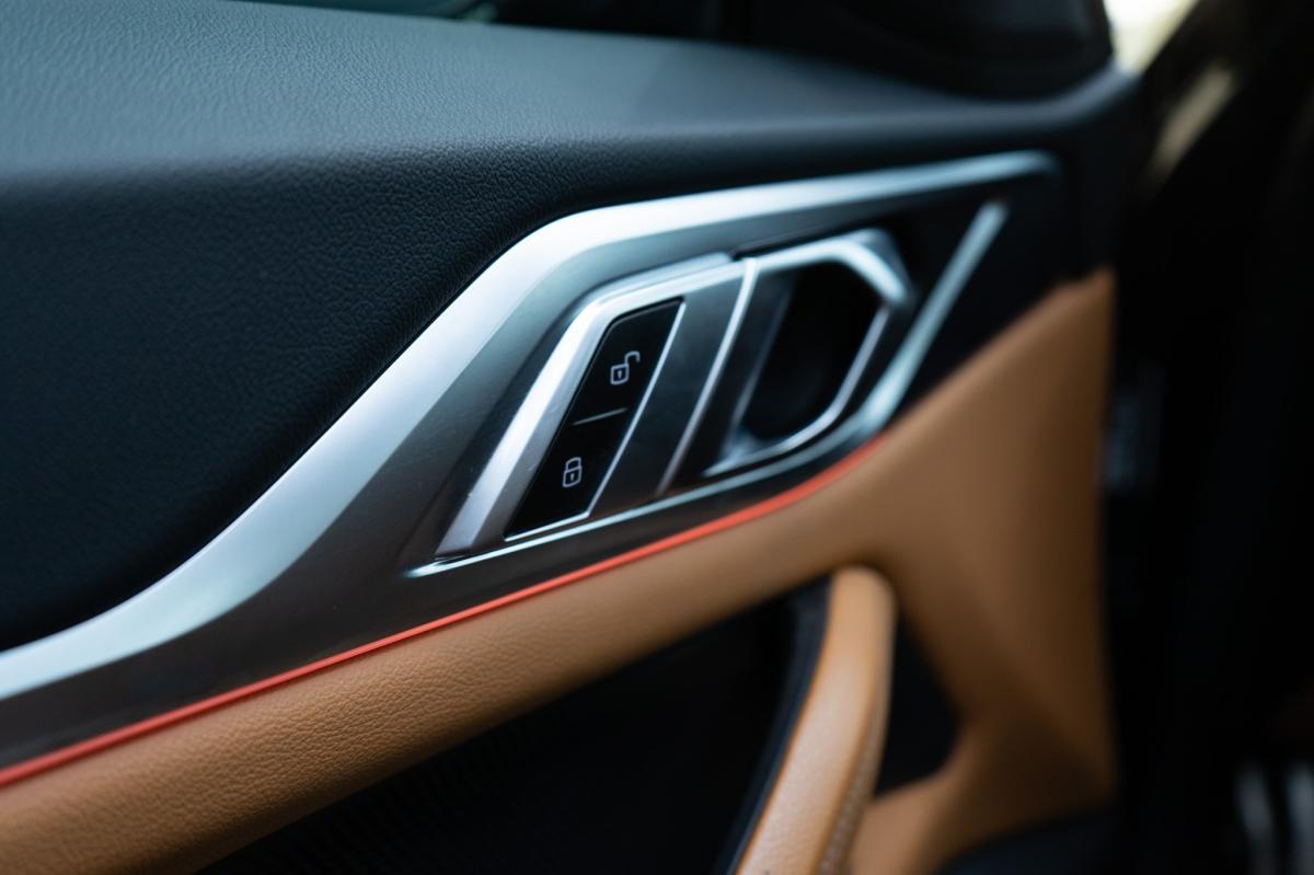 bmw-i4-2022-eletrico-500cc