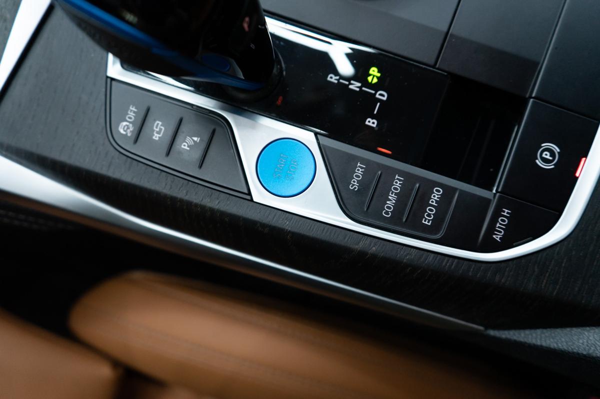 bmw-i4-2022-eletrico-500cc