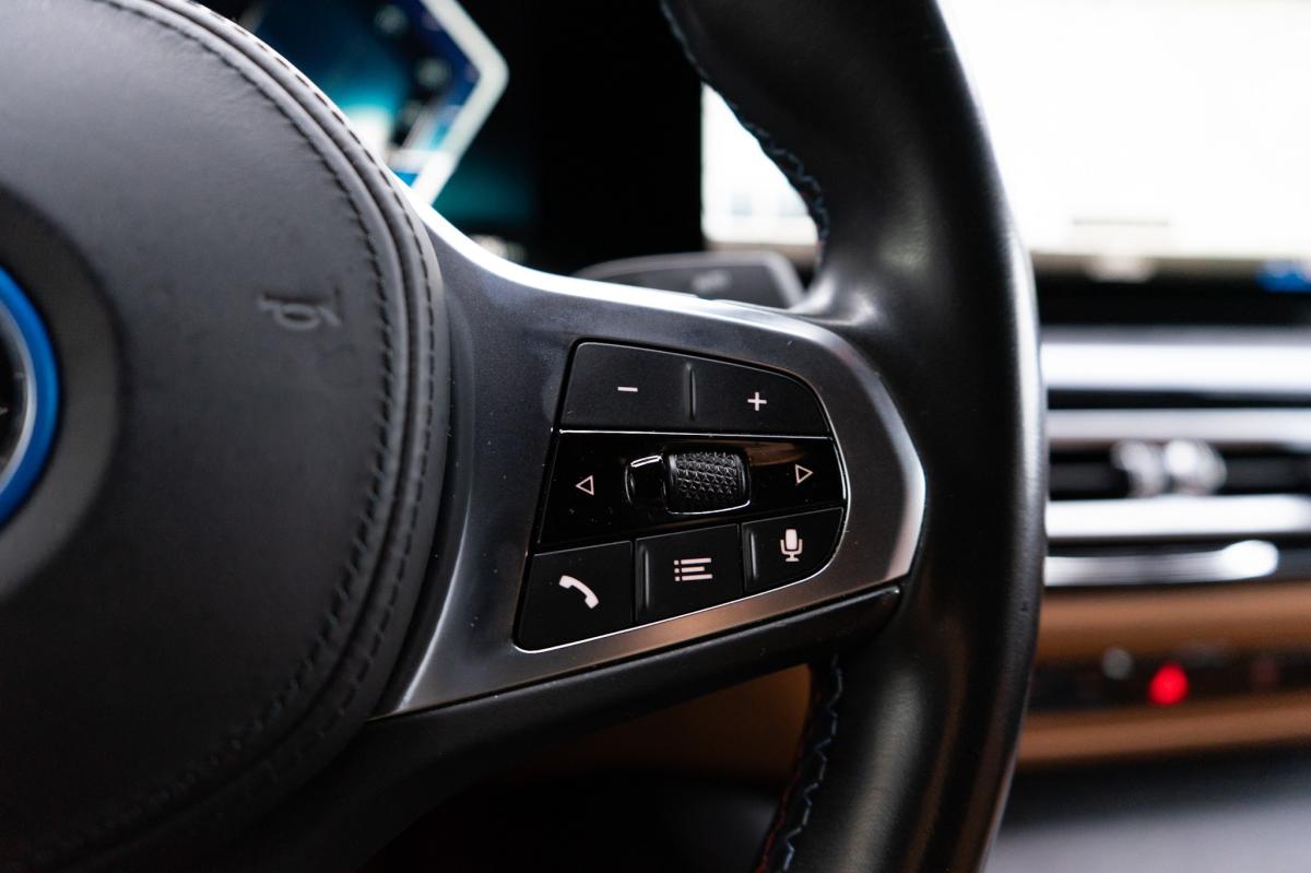 bmw-i4-2022-eletrico-500cc