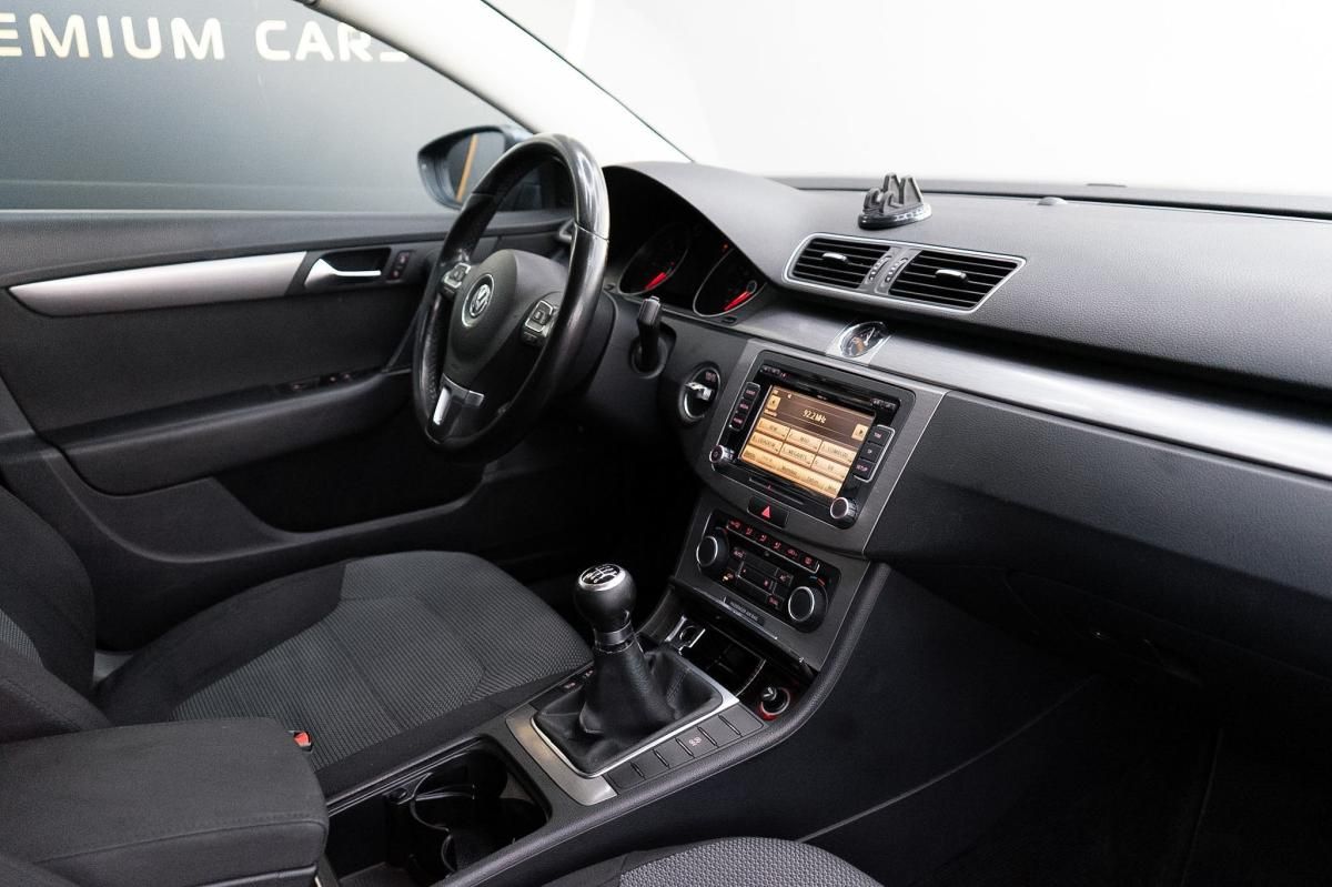 volkswagen-passat-variant-2011-diesel-1598cc