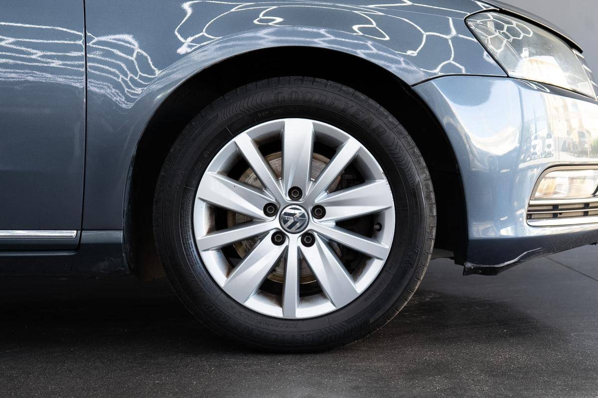 volkswagen-passat-variant-2011-diesel-1598cc