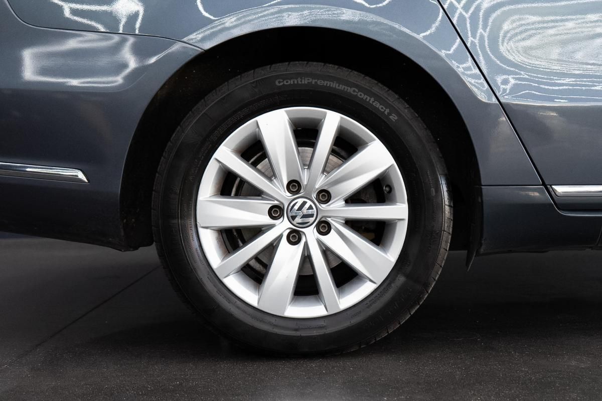 volkswagen-passat-variant-2011-diesel-1598cc