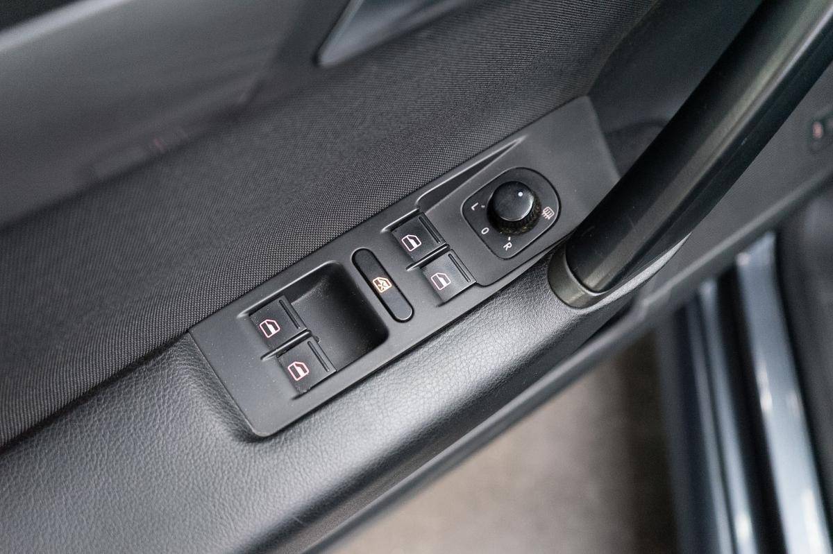 volkswagen-passat-variant-2011-diesel-1598cc