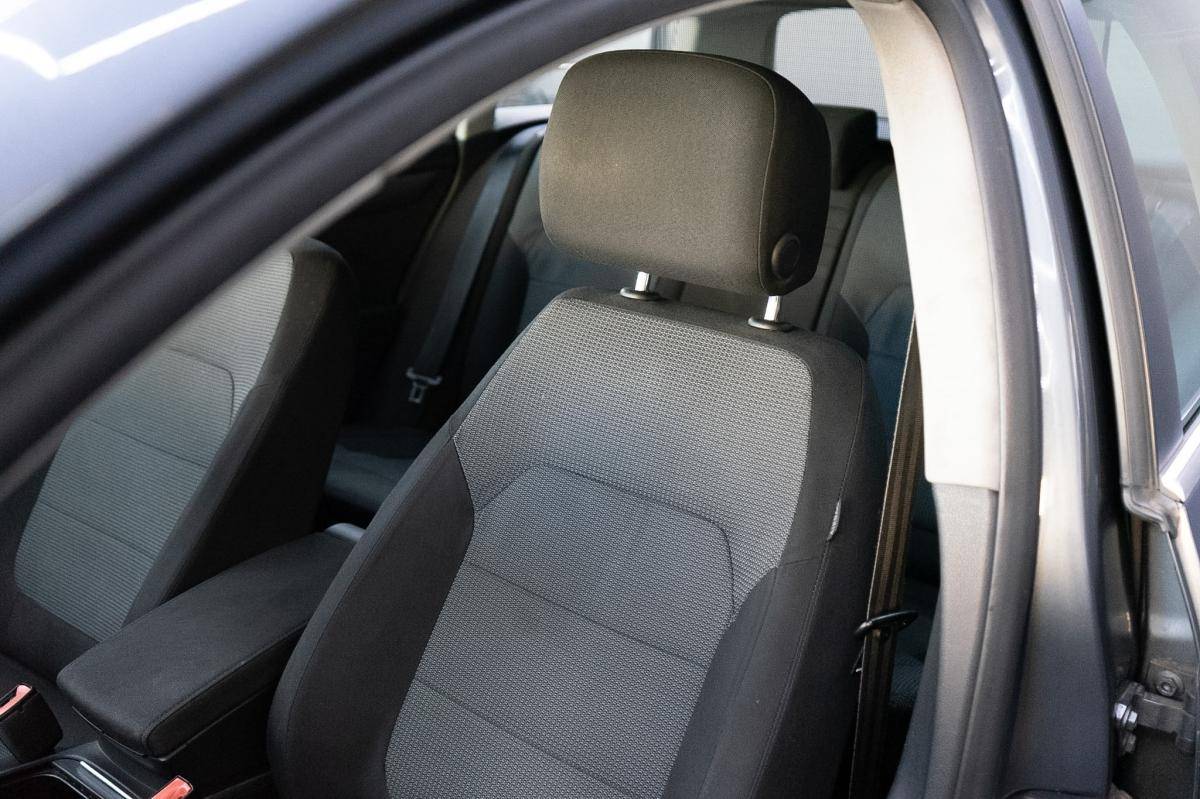 volkswagen-passat-variant-2011-diesel-1598cc