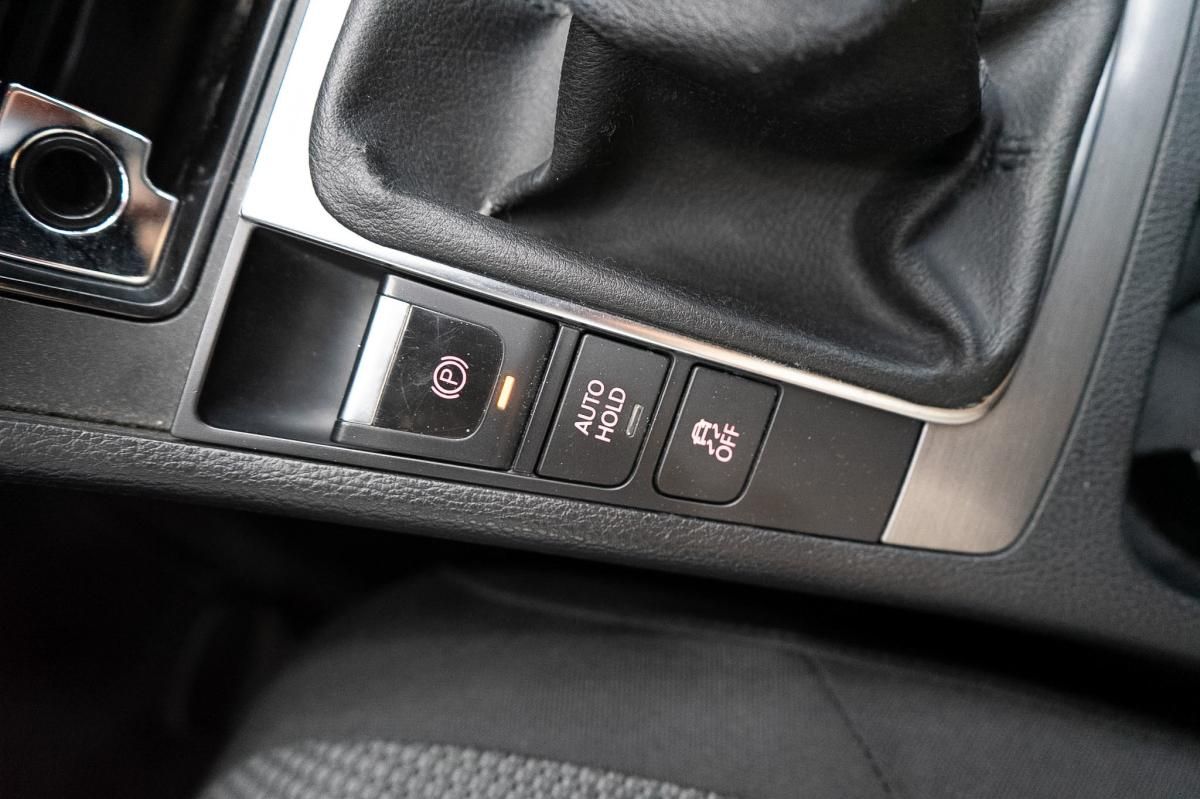 volkswagen-passat-variant-2011-diesel-1598cc