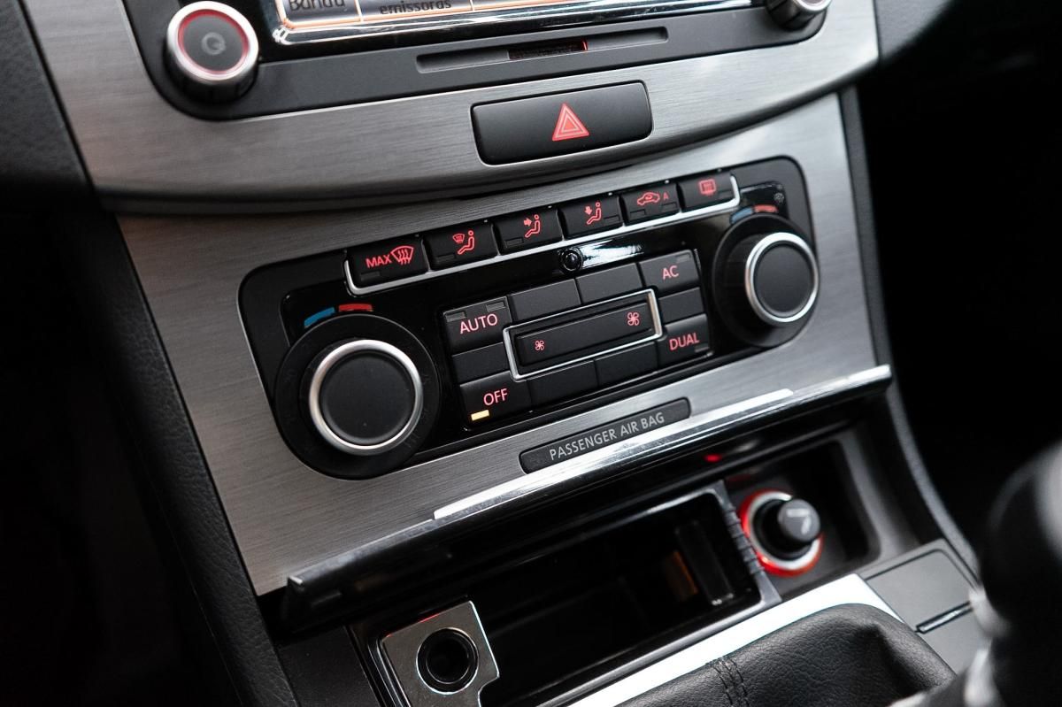 volkswagen-passat-variant-2011-diesel-1598cc
