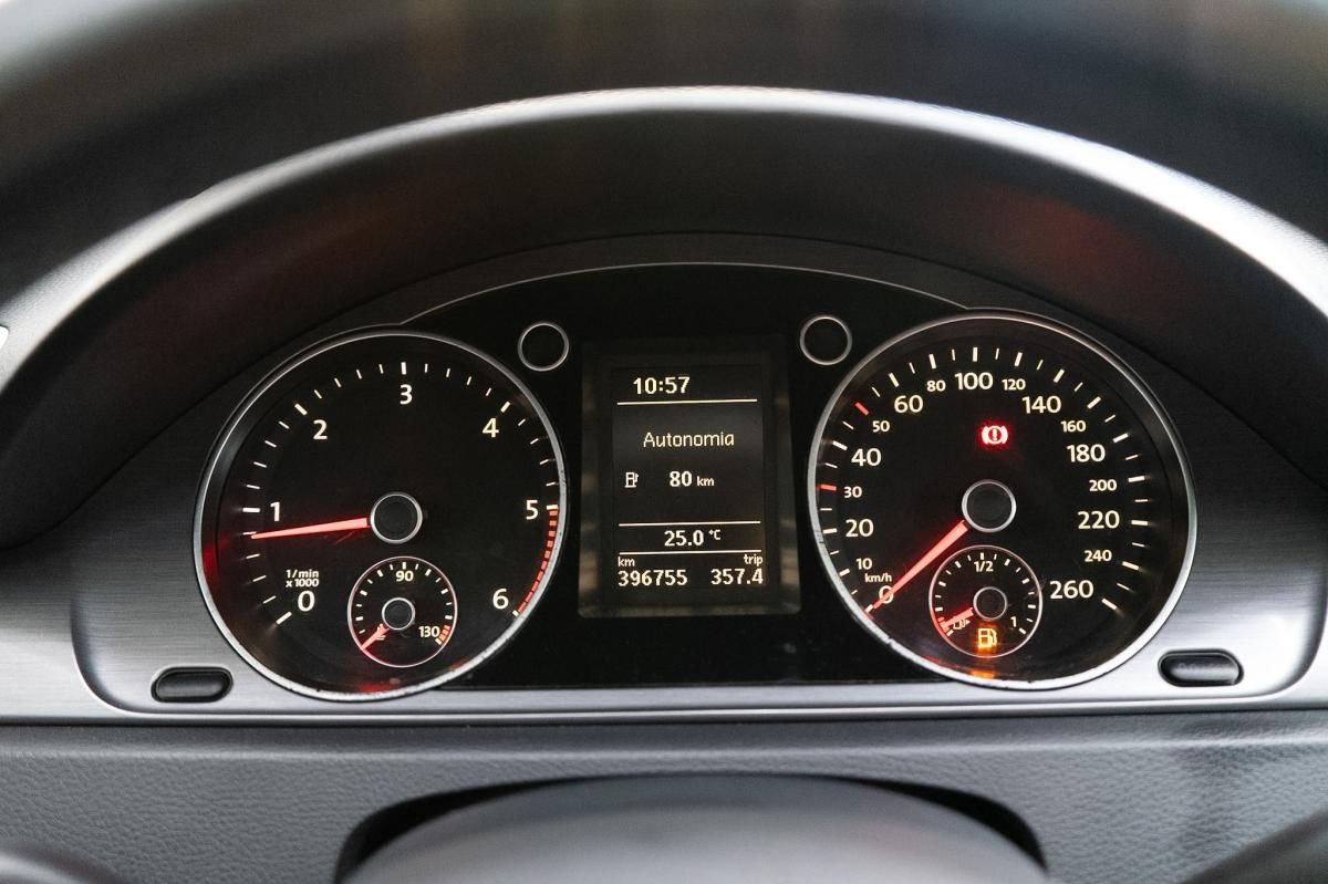 volkswagen-passat-variant-2011-diesel-1598cc