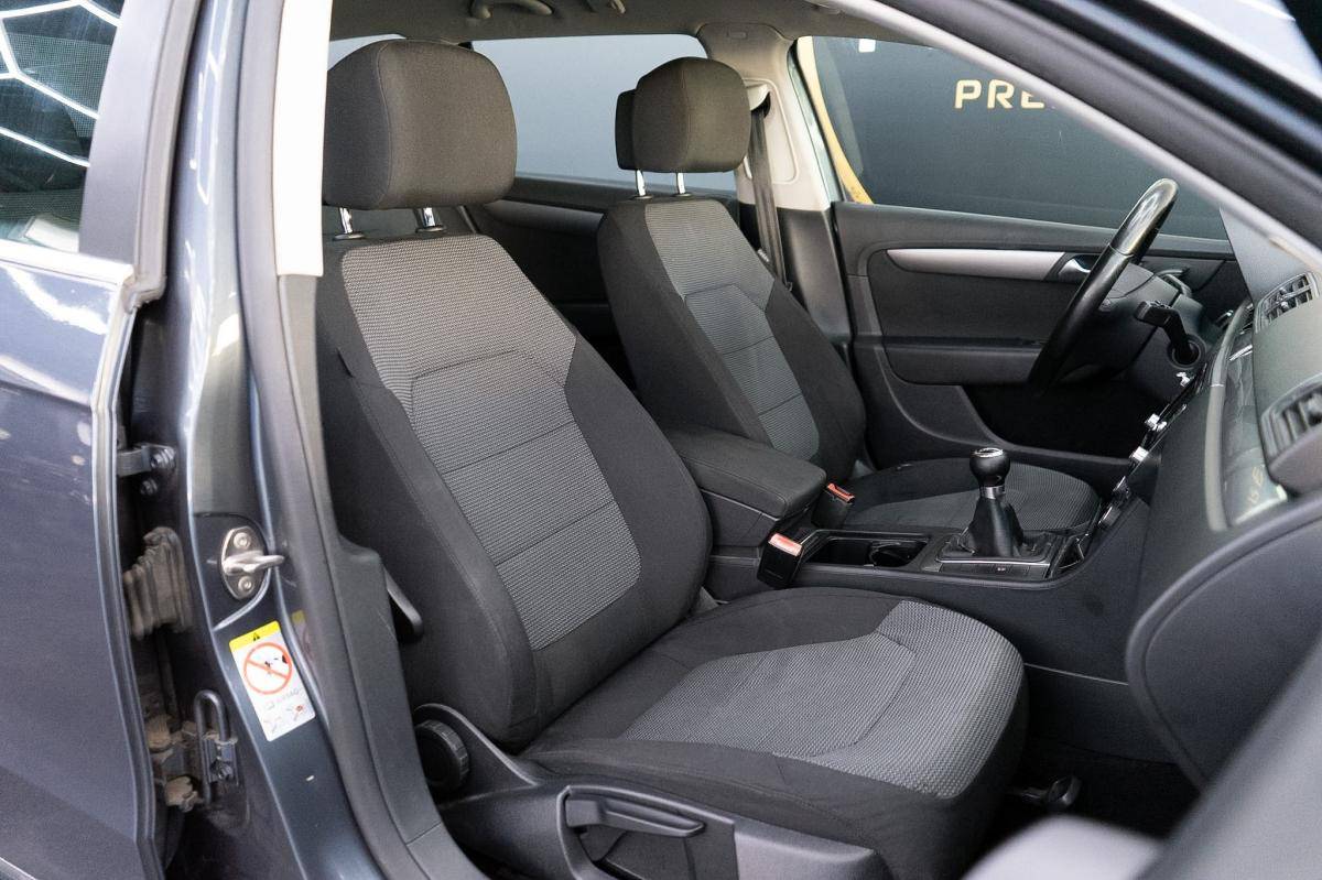 volkswagen-passat-variant-2011-diesel-1598cc