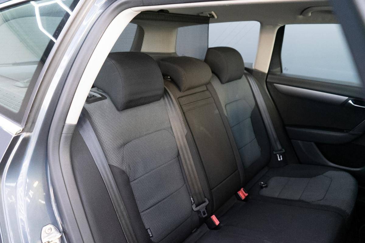 volkswagen-passat-variant-2011-diesel-1598cc