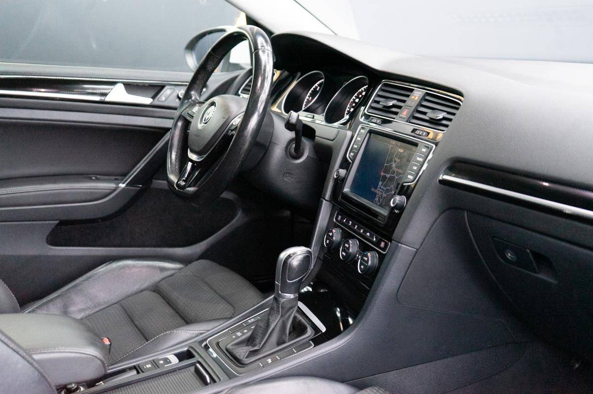volkswagen-golf-variant-2015-diesel-1598cc