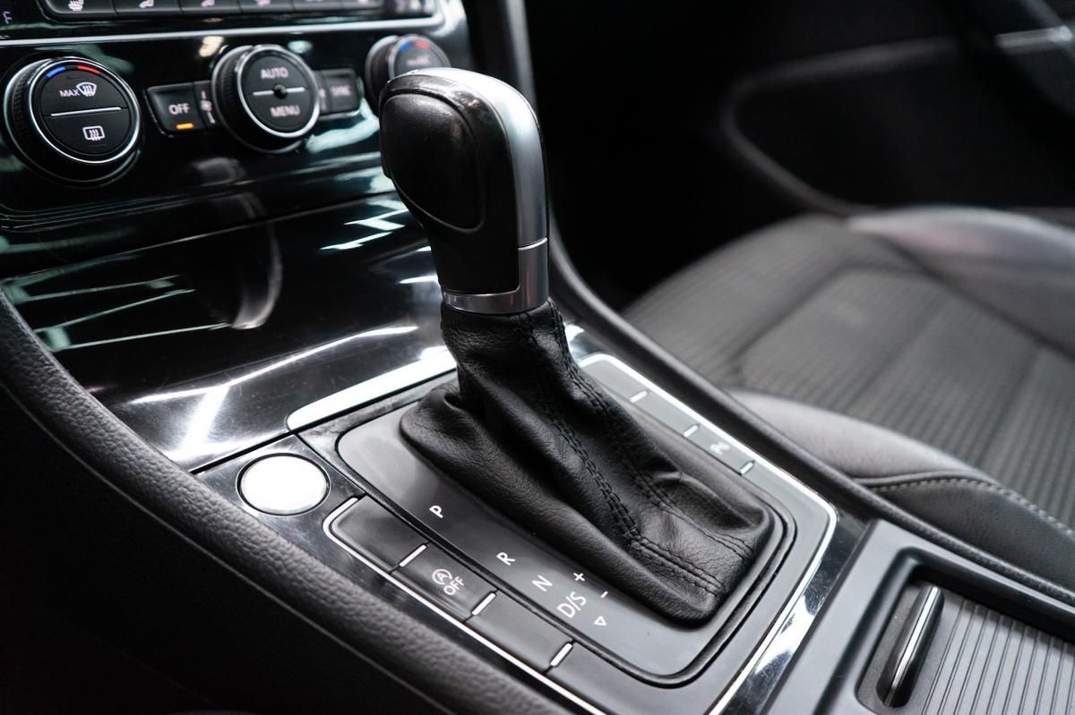 volkswagen-golf-variant-2015-diesel-1598cc
