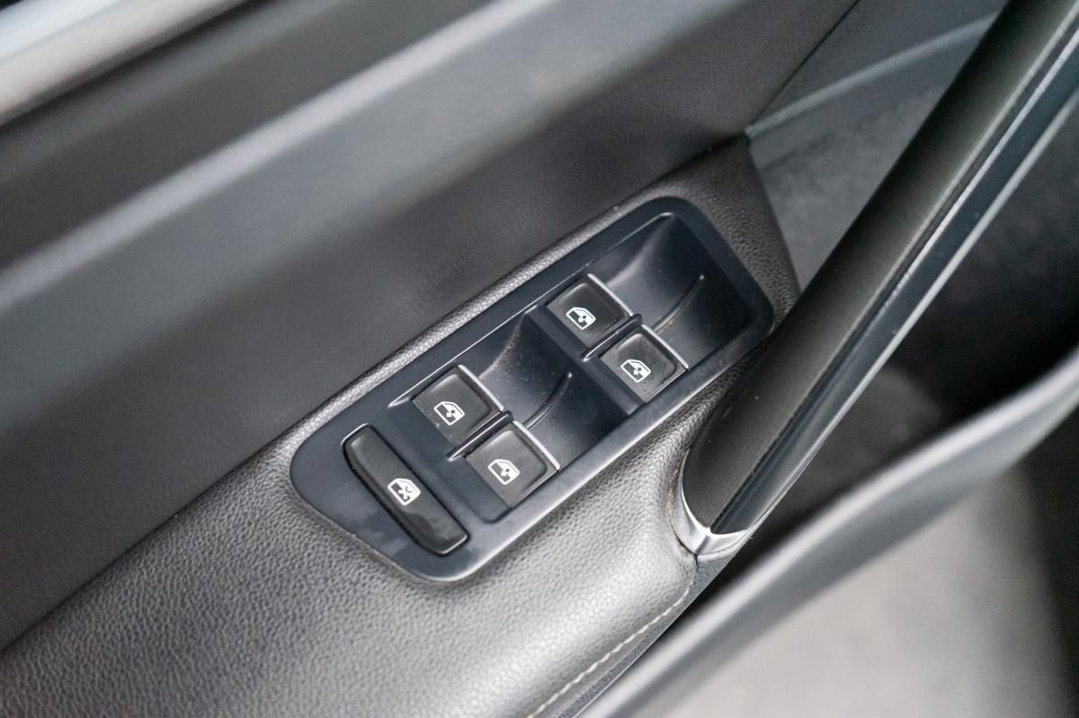 volkswagen-golf-variant-2015-diesel-1598cc