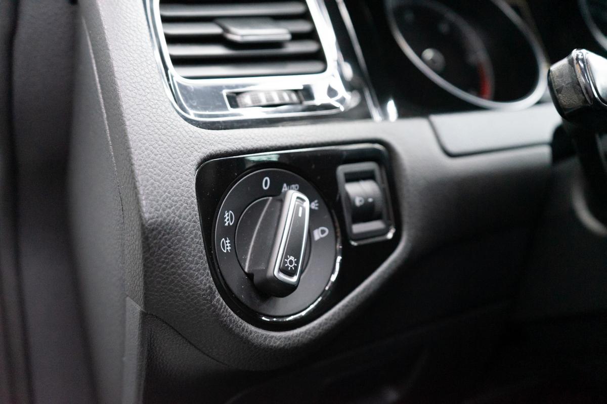 volkswagen-golf-variant-2015-diesel-1598cc