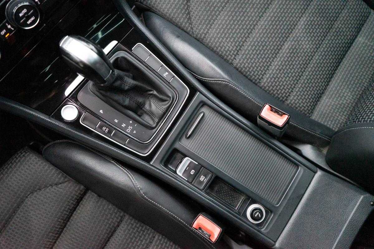 volkswagen-golf-variant-2015-diesel-1598cc