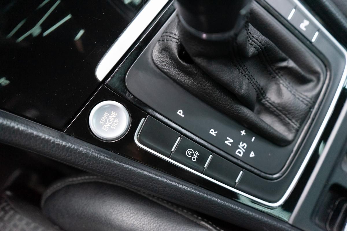 volkswagen-golf-variant-2015-diesel-1598cc