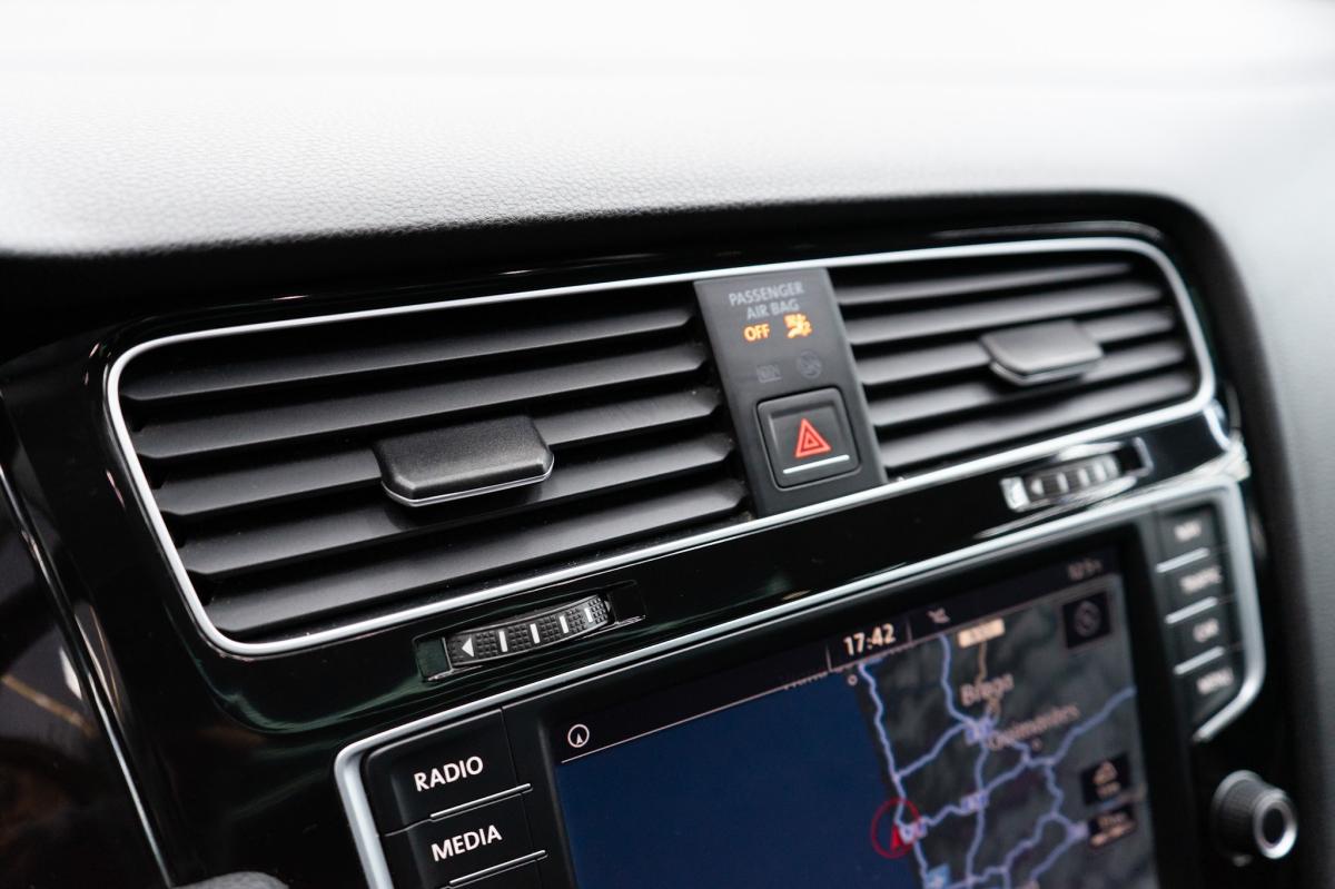 volkswagen-golf-variant-2015-diesel-1598cc