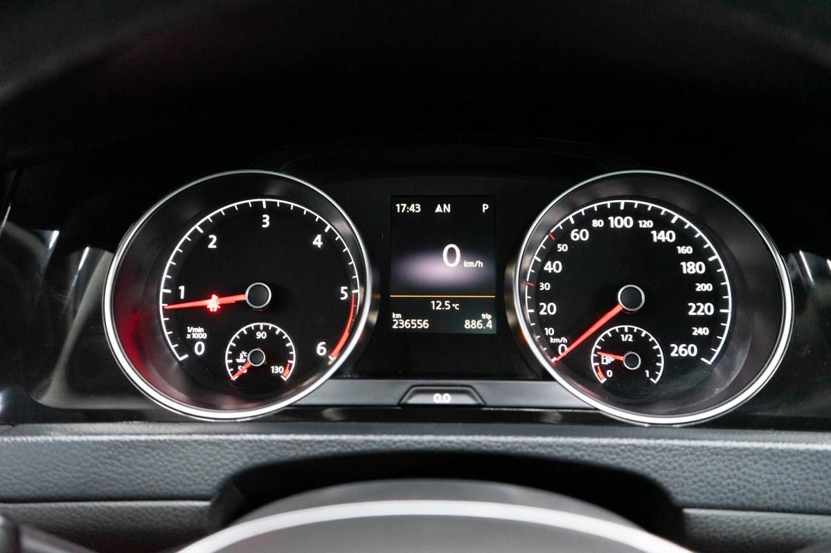 volkswagen-golf-variant-2015-diesel-1598cc
