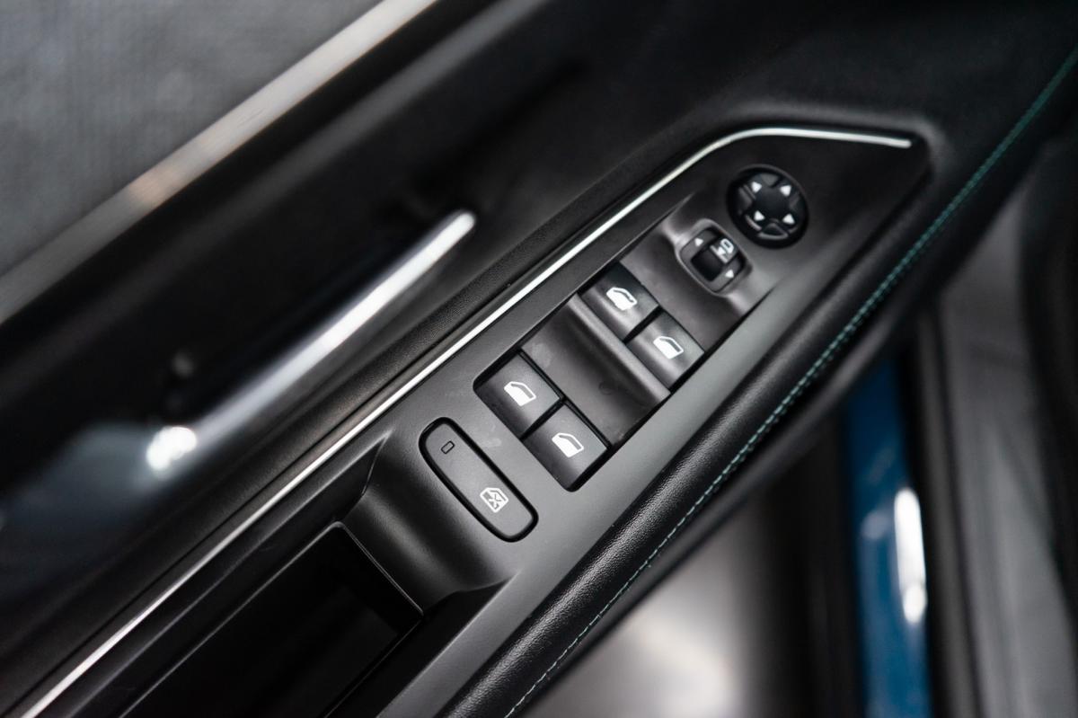 peugeot-3008-2022-hibrido-a-gasolina-1598cc