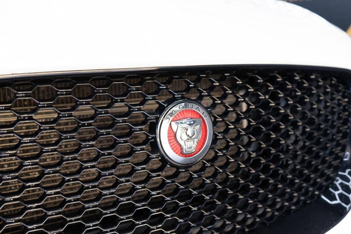 jaguar-f-pace-2019-diesel-1999cc