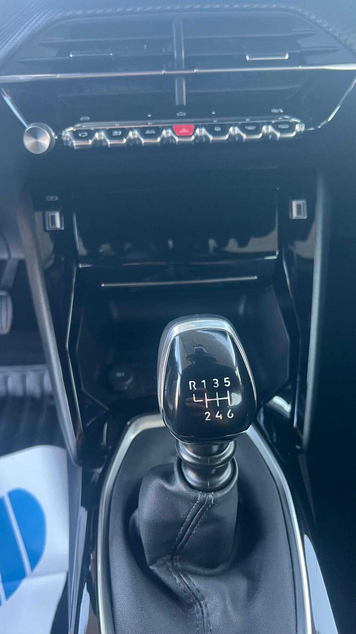 peugeot-2008-2024-gasolina-1199cc