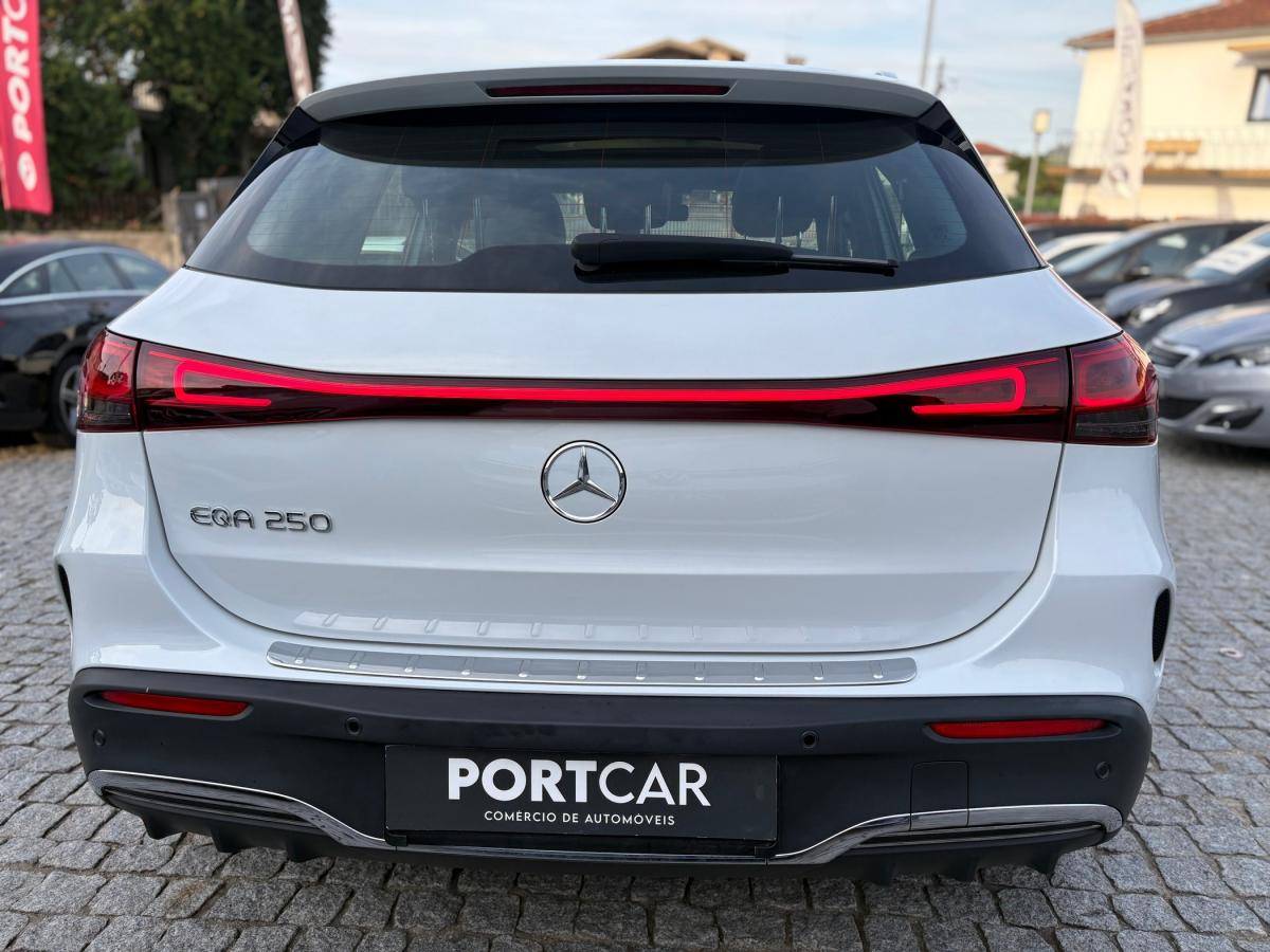 mercedes-benz-eqa-2022-eletrico-500cc