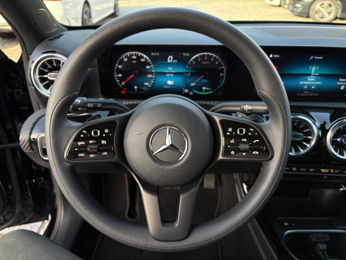 mercedes-benz-classe-a-2022-hibrido-a-gasolina-1332cc