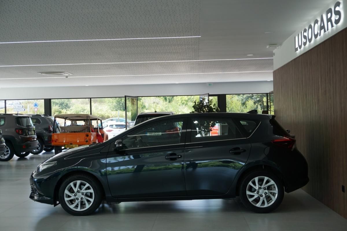 toyota-auris-2017-gasolina-1197cc