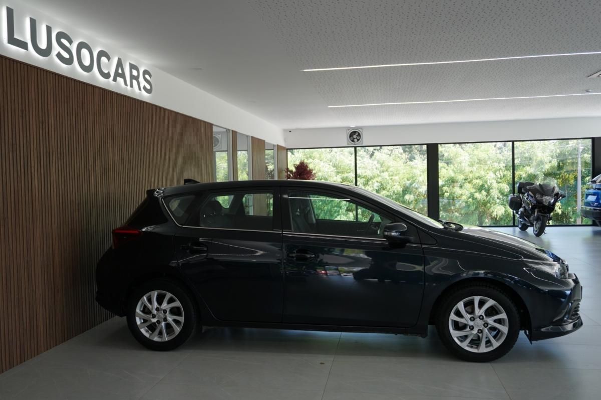toyota-auris-2017-gasolina-1197cc
