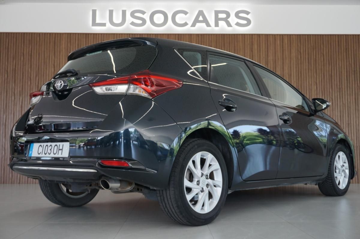 toyota-auris-2017-gasolina-1197cc