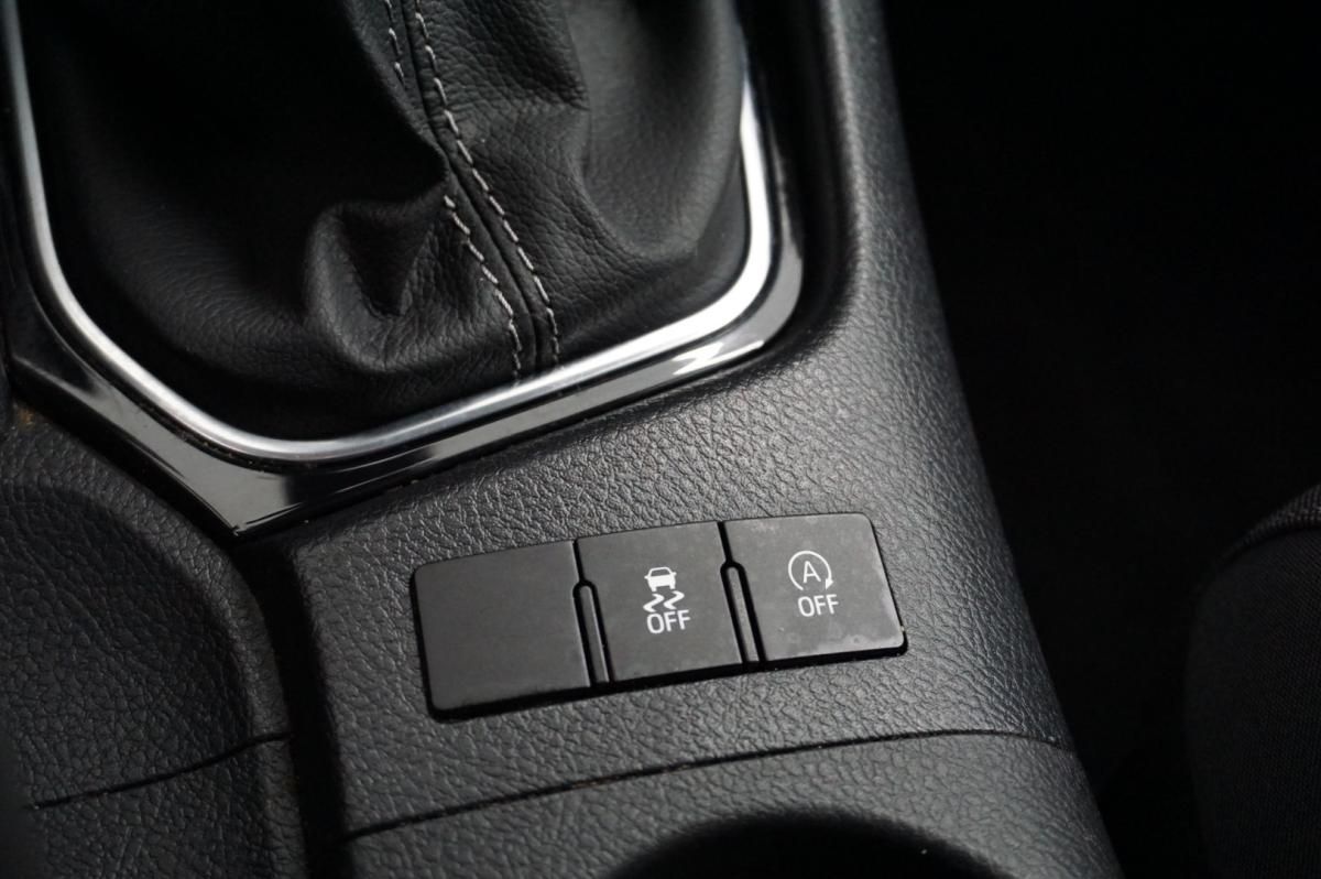 toyota-auris-2017-gasolina-1197cc