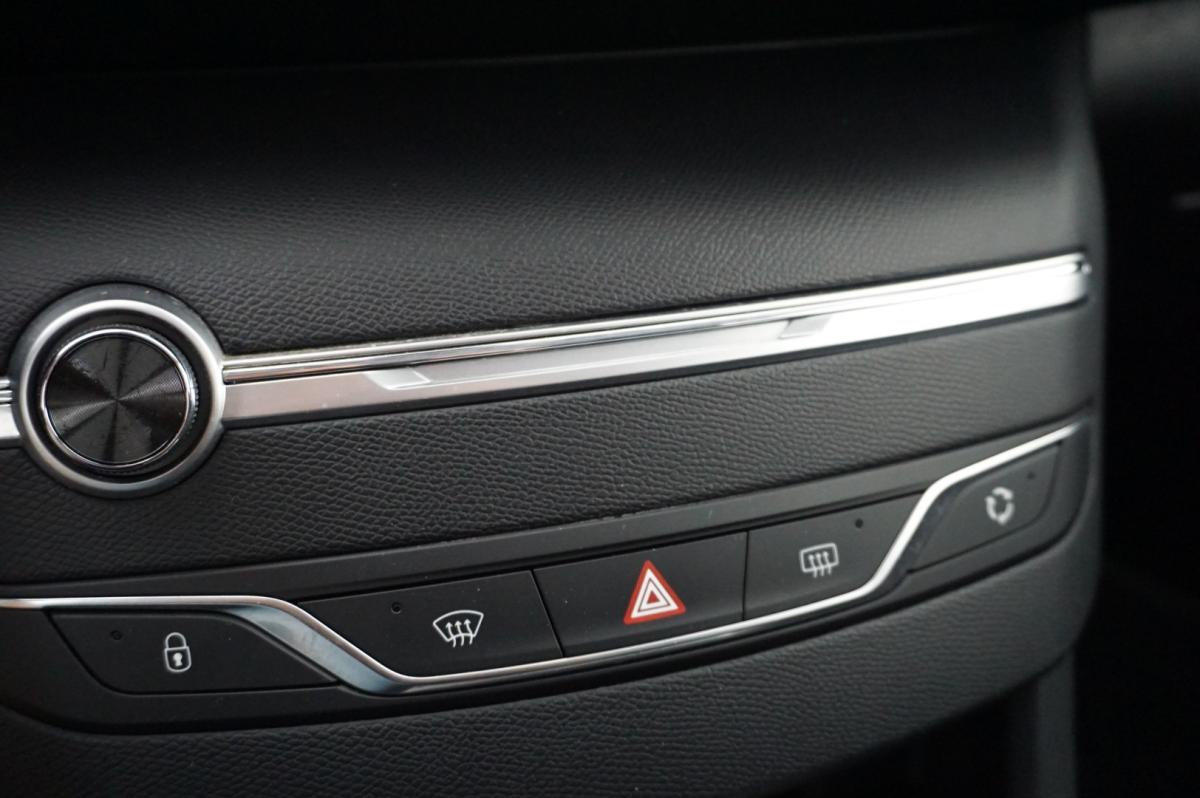 peugeot-308-sw-2018-diesel-1560cc